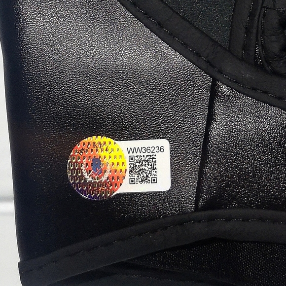 UFC Legend signed glove - Picture 2 of 3